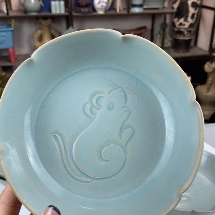 汝盘子一个漏米。