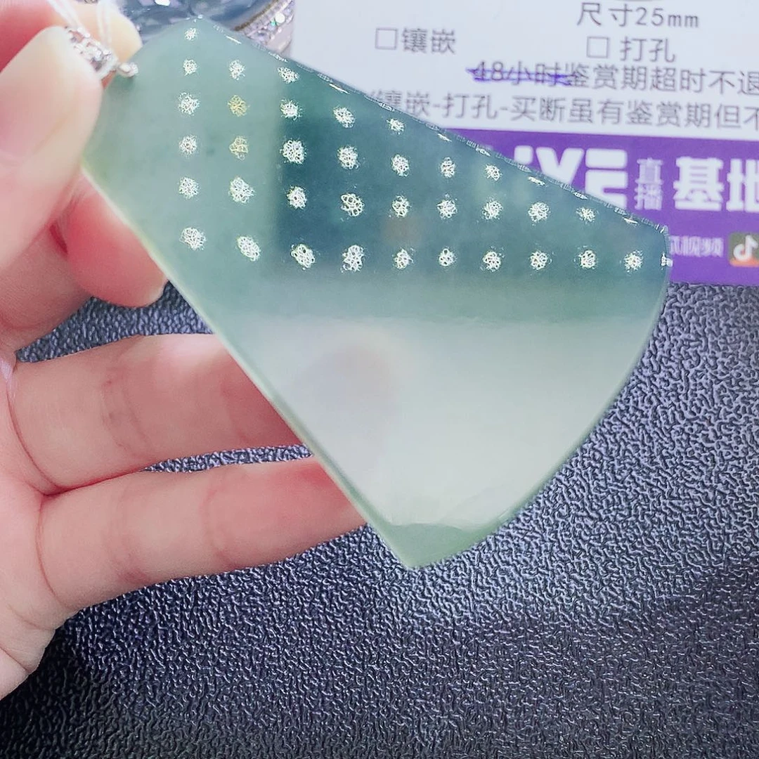 翡翠18K金镶嵌颈饰翡翠