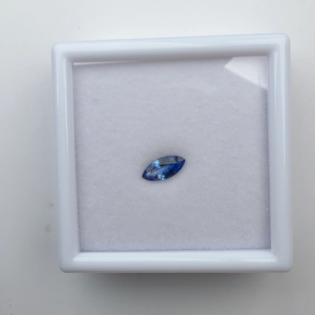 ****e裸石蓝宝石天然无烧