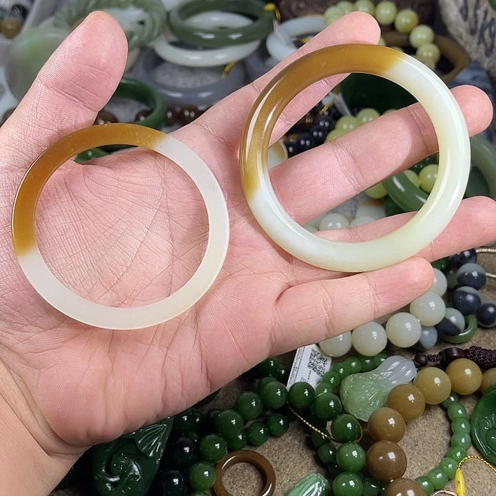 温***玉和田玉（糖玉）未镶嵌手链