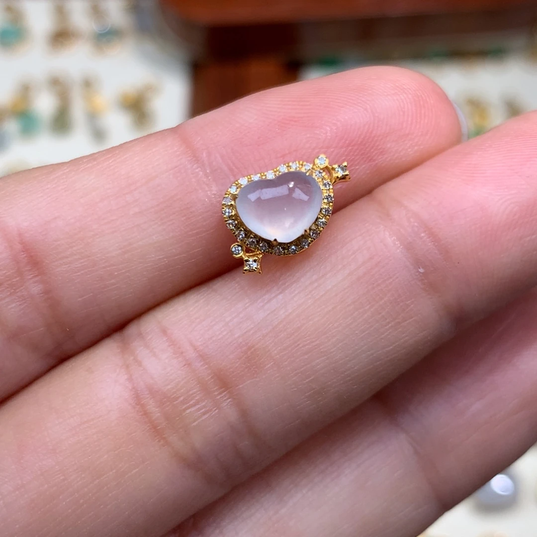 翡翠18K金镶嵌毛衣链爱心