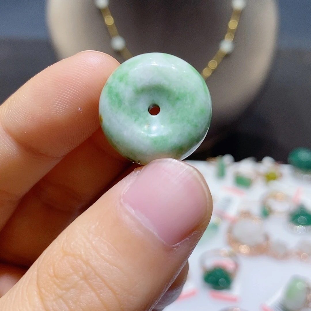 独山玉未镶嵌吊坠