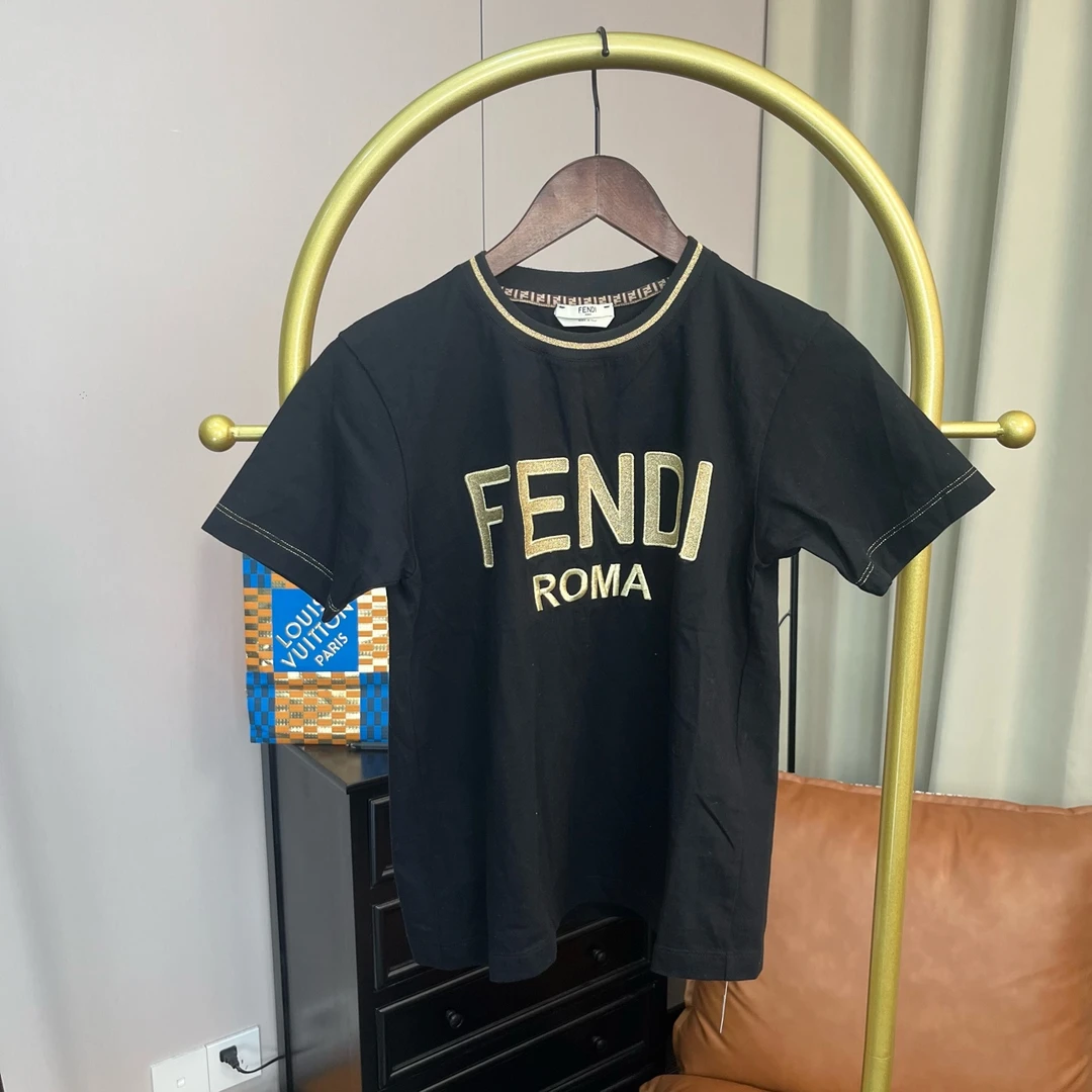 99新 FENDI/芬迪  黑色胸前大logo短袖 xs码