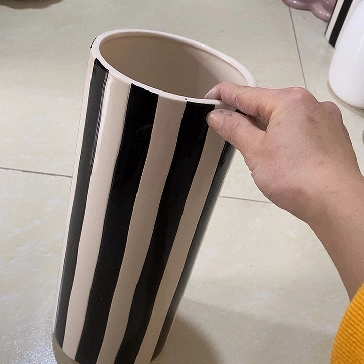 陶盆有孔 瑕疵针孔漏釉介意勿拍口 13高30