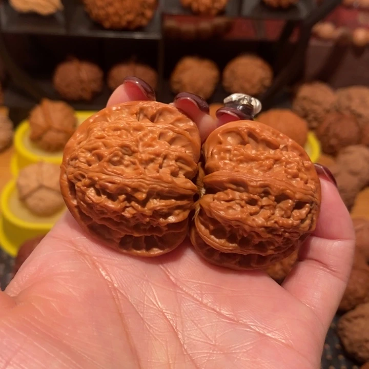 文玩核桃吊坠白狮子40