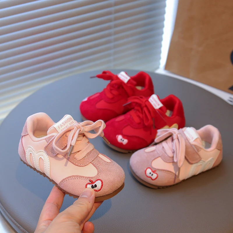 2025秋季新款防滑软底运动鞋女童舒适休闲板鞋学步德训鞋A031