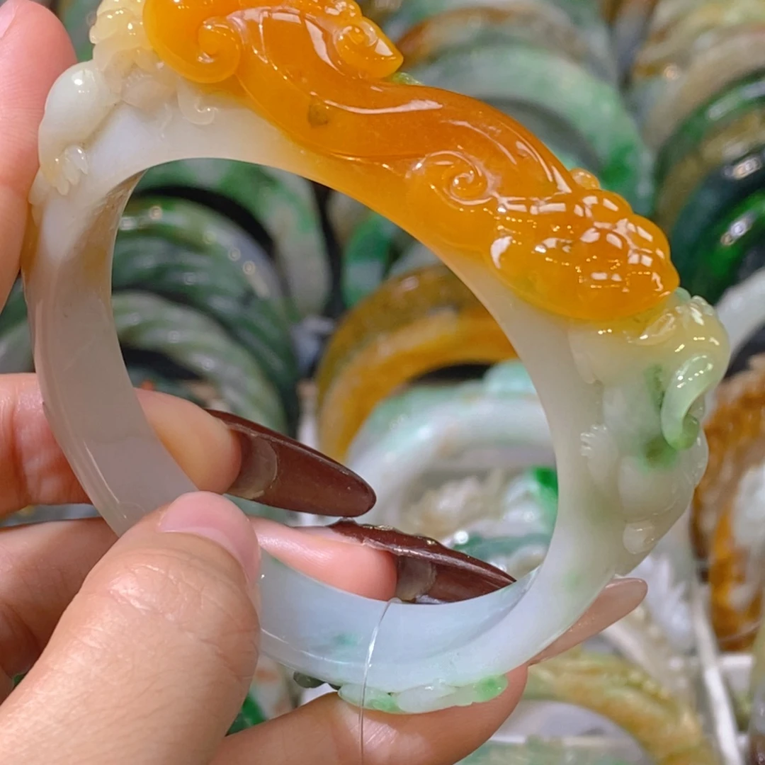 ****凡翡翠未镶嵌手镯他是