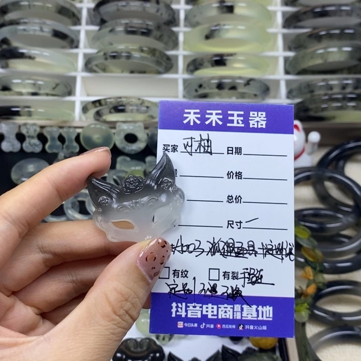 可***）蛇纹石玉未镶嵌颈饰