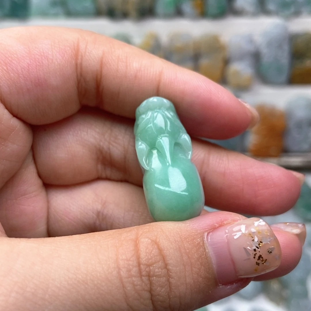 翡翠未镶嵌吊坠(赠链)