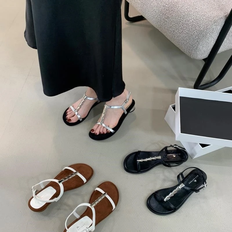 法式粗跟一字带露趾凉鞋女鞋银色2025夏季新款鱼骨金属扣罗马鞋女