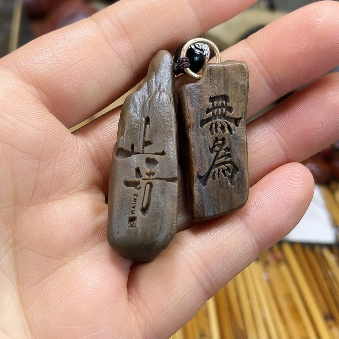 新疆原石雕刻手把件