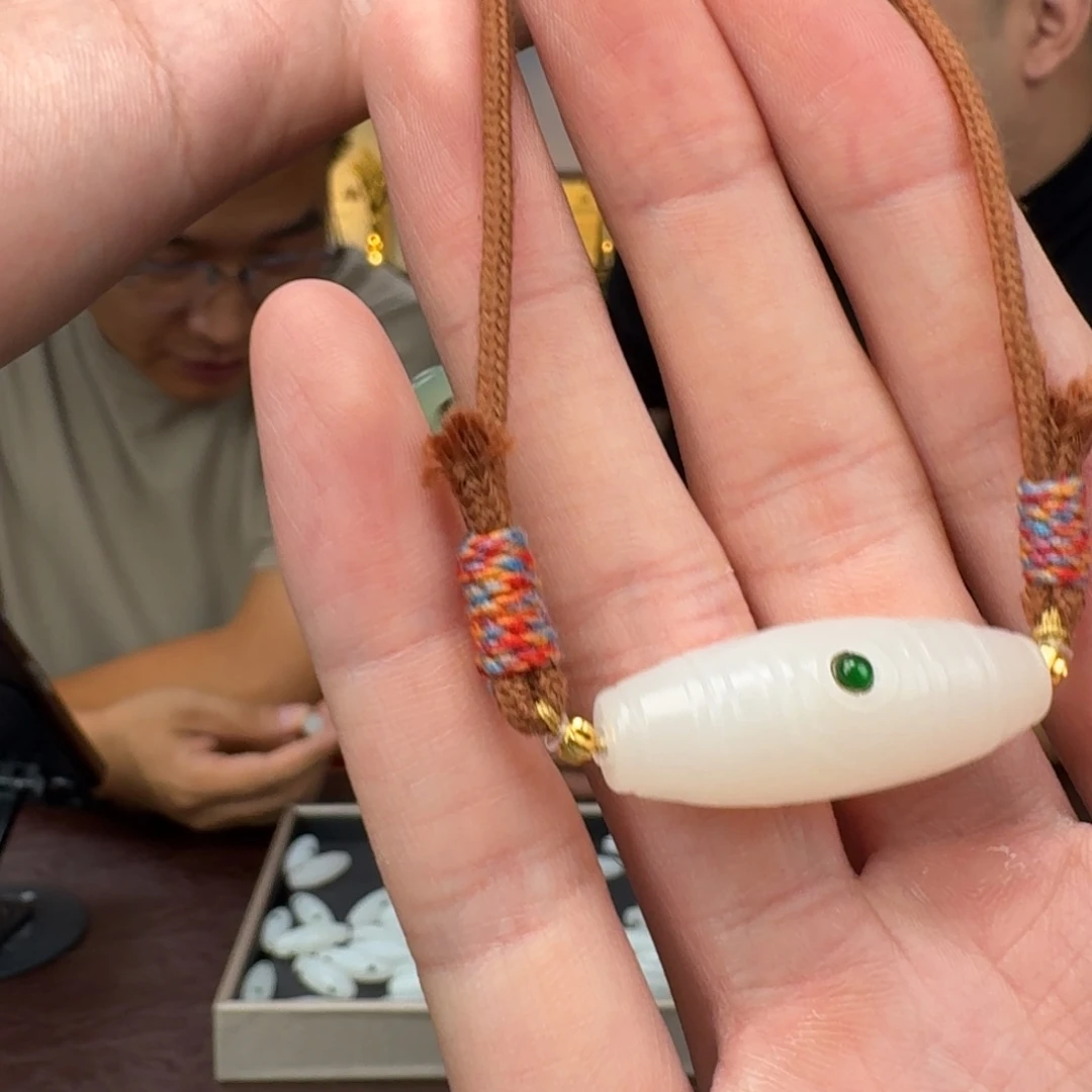 颈饰未镶嵌和田玉916冯总卡32左右
