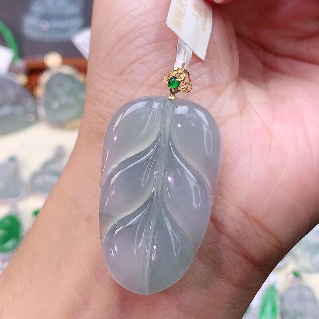颈饰18K金镶嵌翡翠叶子