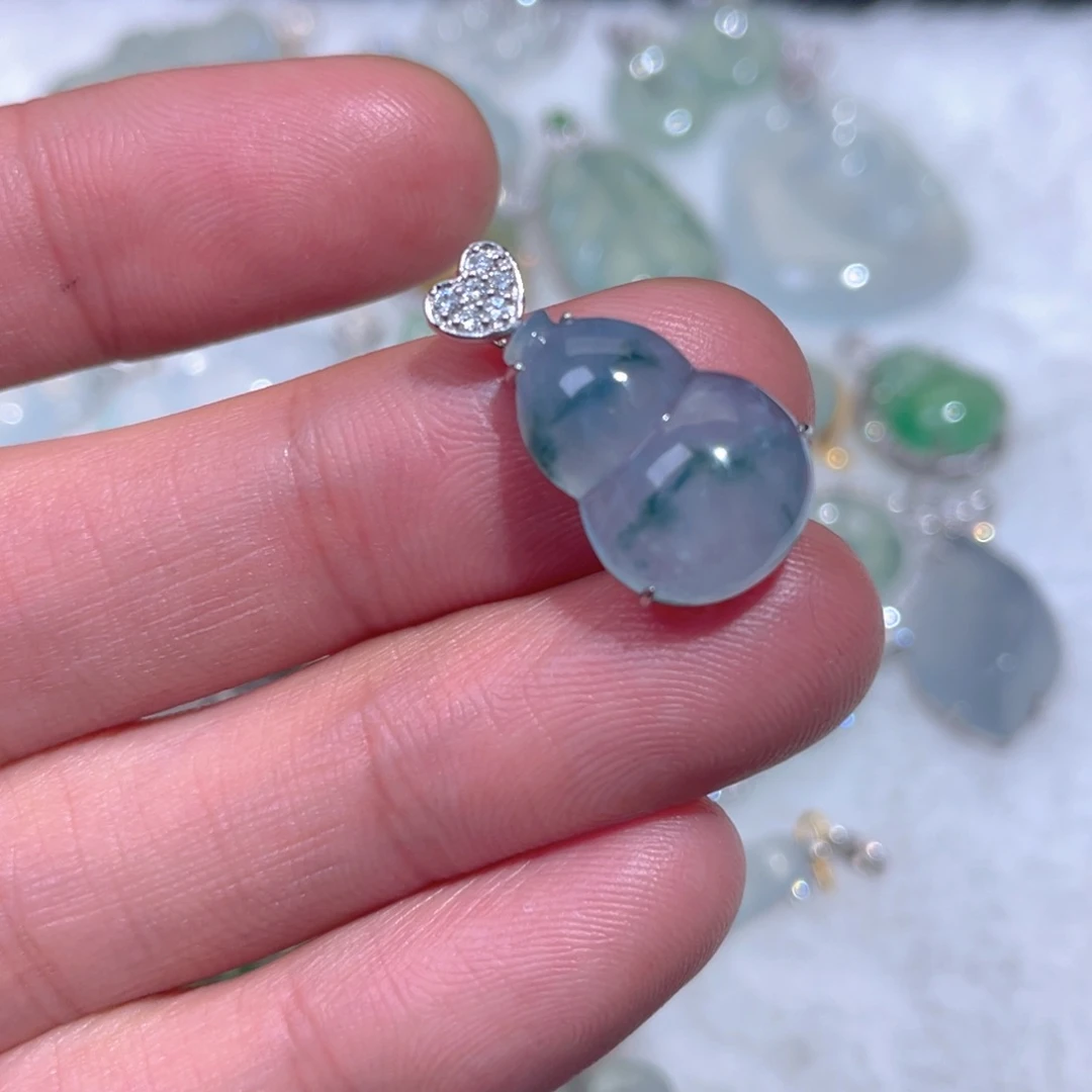 翡翠18K金镶嵌颈饰翡翠