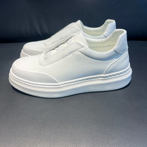 时尚百搭男士小白鞋低帮真皮潮鞋休闲板鞋时尚百搭ins潮流韩版