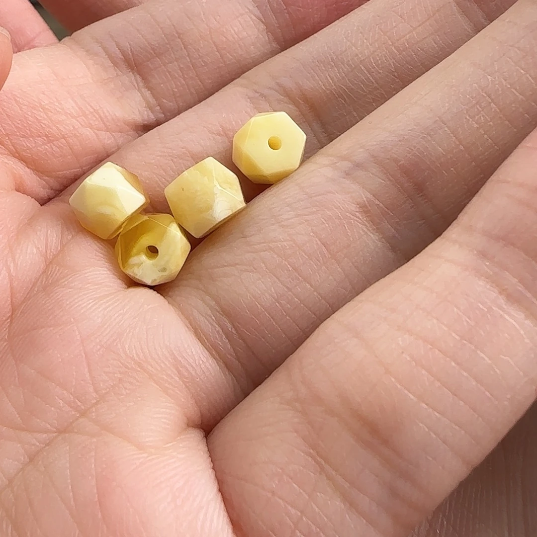 琥珀未镶嵌珠宝奇石多样性发其一