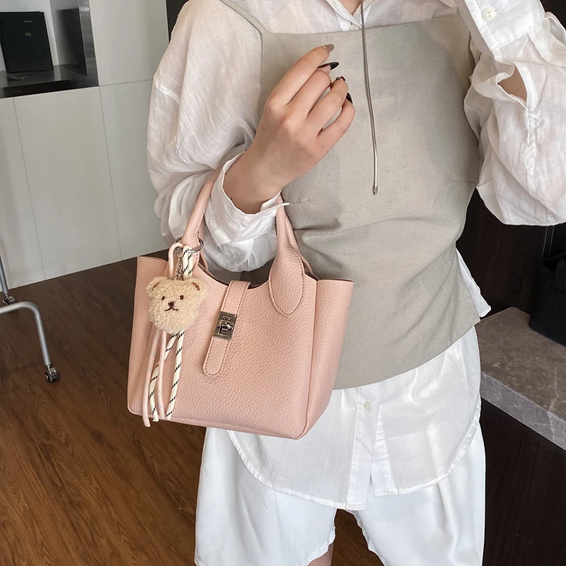 春夏小方包2025新款潮女式高级感洋气手提单肩斜挎包百搭小众设计