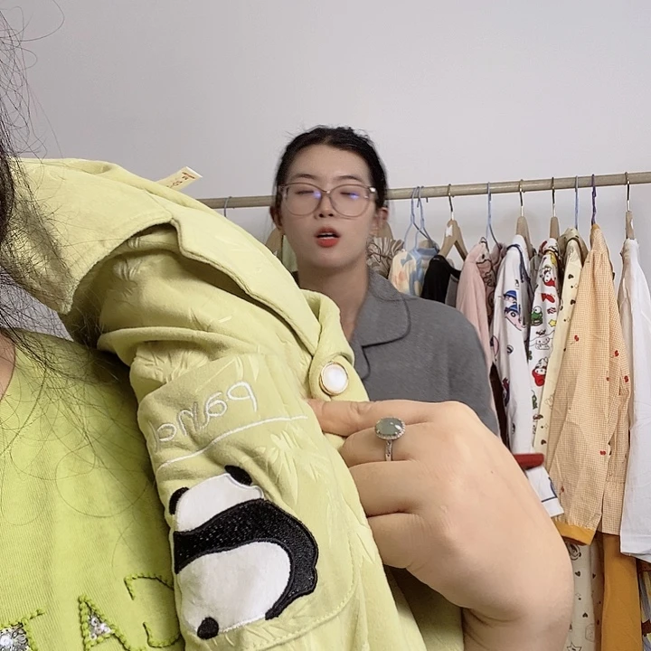 家居服绿色的德绒款式