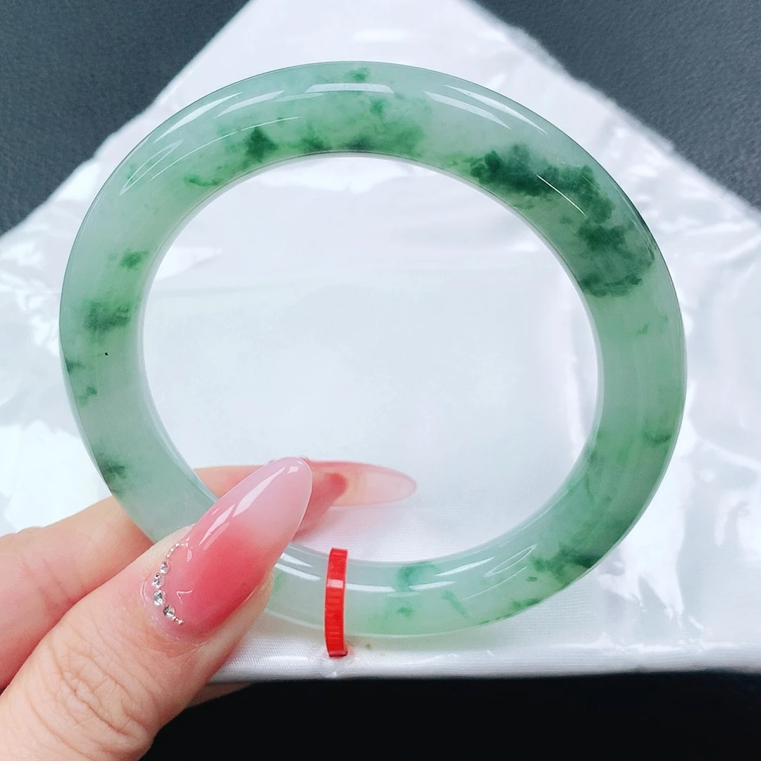 翡翠手镯未镶嵌55圈