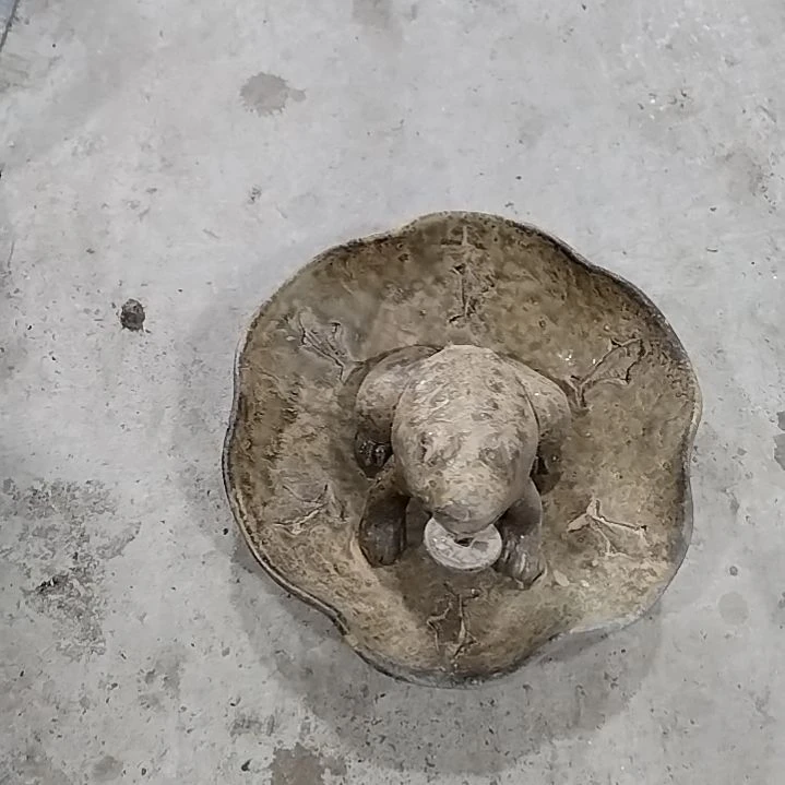 黄***人瓷器黑色的形状的