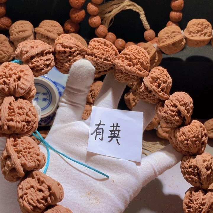 红***客文玩核桃手串南疆石有黄