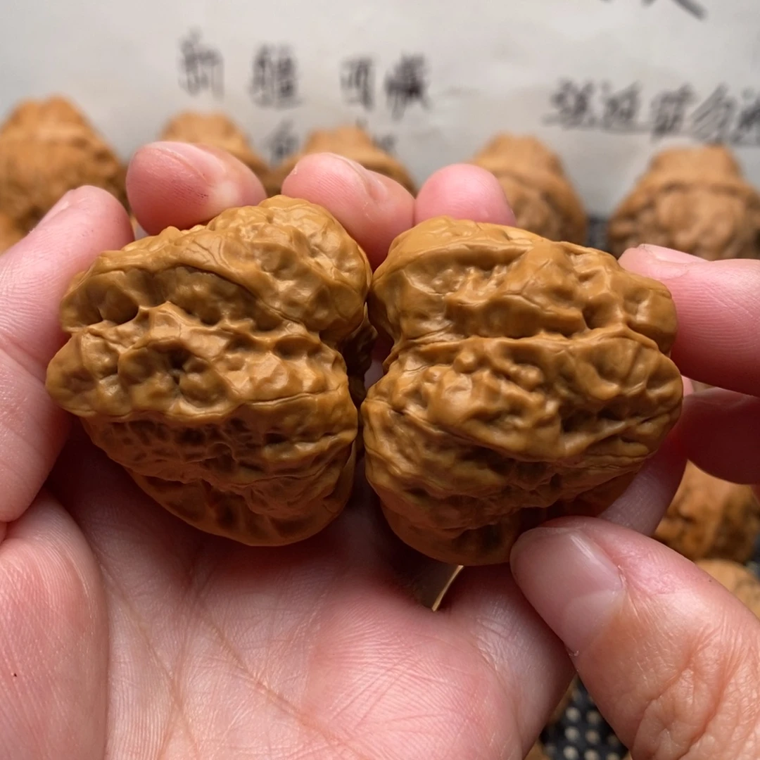 把件文玩核桃四开背三角边39左右