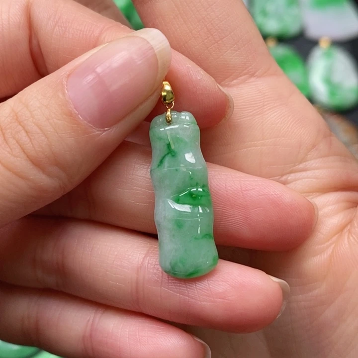 翡翠颈饰未镶嵌吊坠