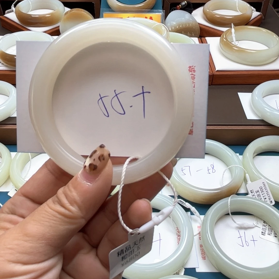 未镶嵌手镯和田玉伊*