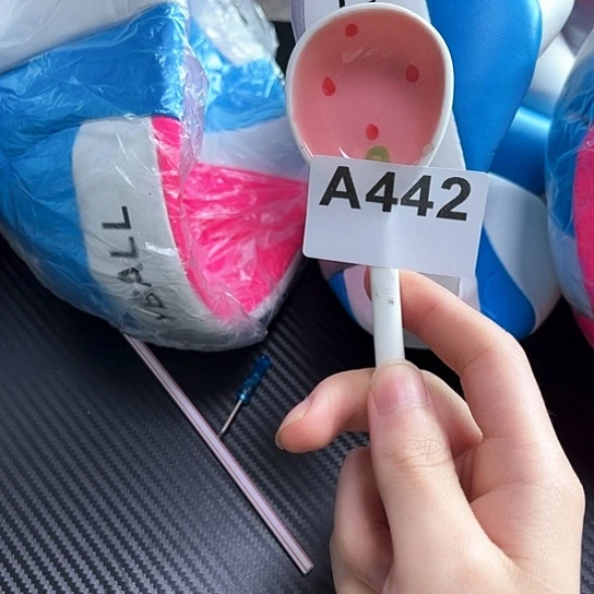 摆件发两个………………………………………………………………