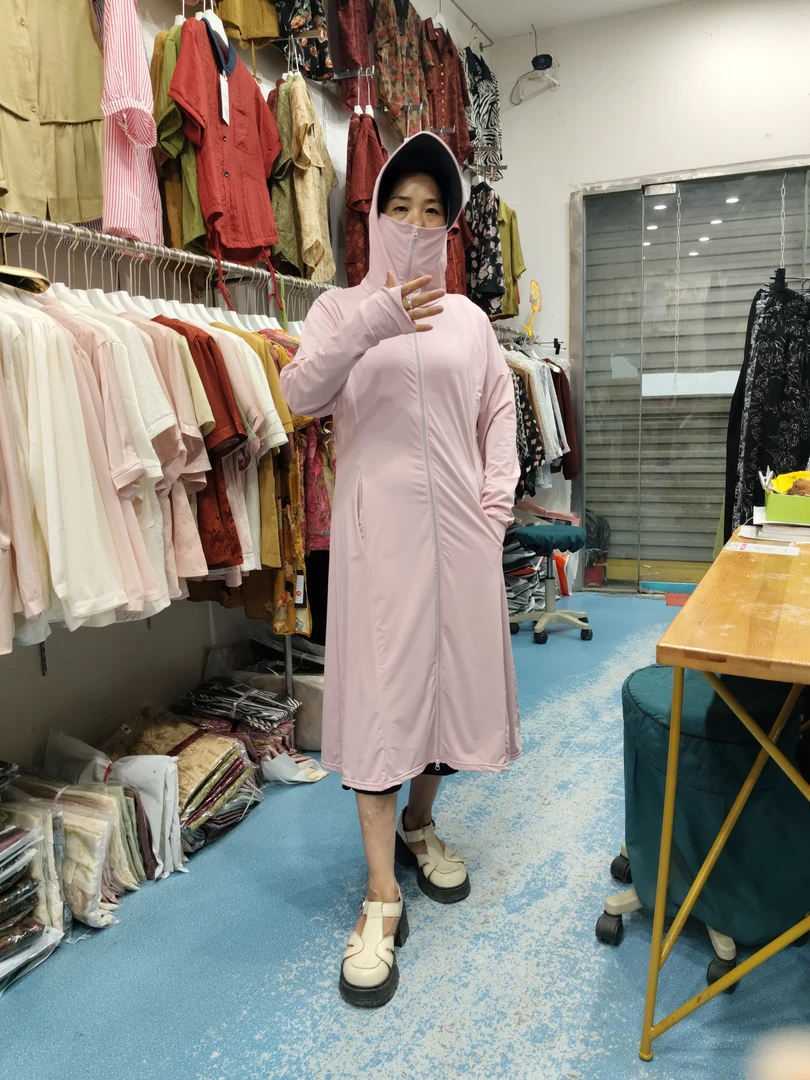 长款防晒衣宽松透气防紫外线适合夏季户外穿着