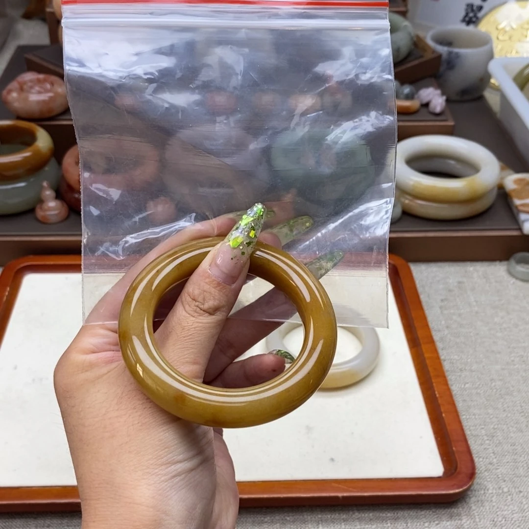 未镶嵌手镯石英质玉流*