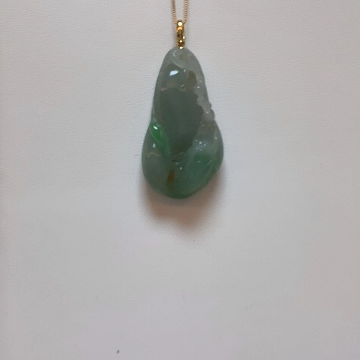 翡翠18K金镶嵌颈饰简单