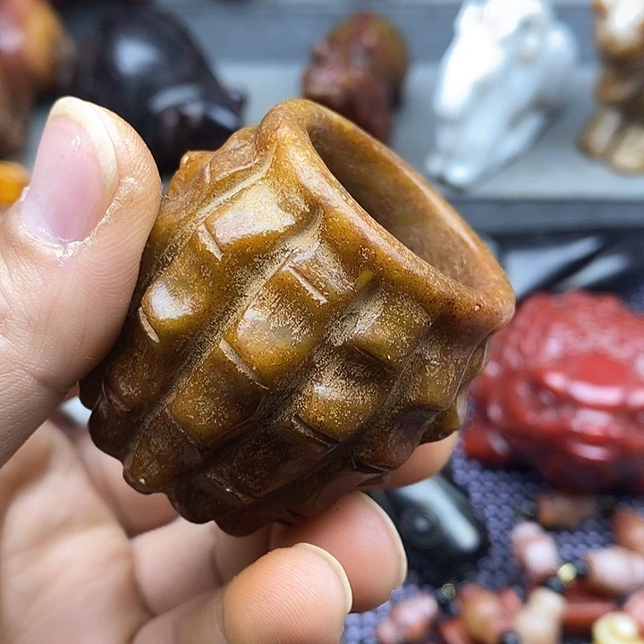 未镶嵌蛇纹石玉颈饰