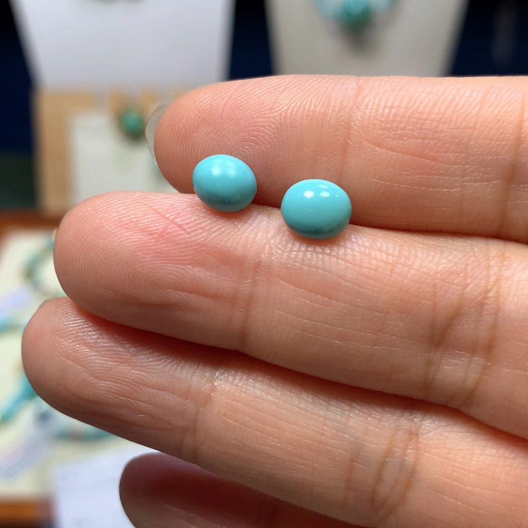 绿松石18K金镶嵌耳钉