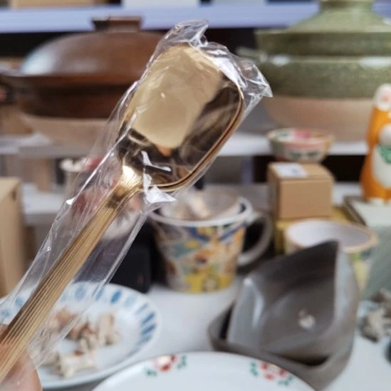 食品级塑料金勺子。。。。。。。。。。。