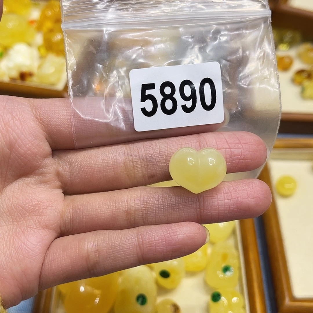 琥珀未镶嵌珠宝奇石