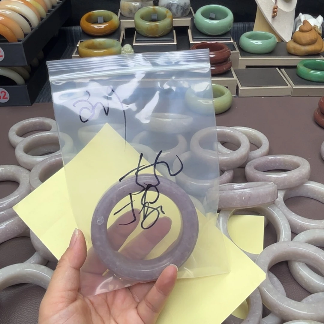 石英质玉手镯未镶嵌刘*?