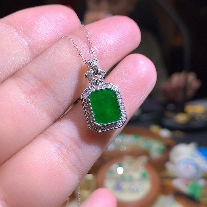 翡翠银S925镶嵌颈饰缅料无事牌