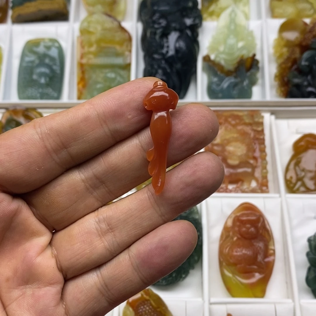 再***手蛇纹石玉未镶嵌颈饰