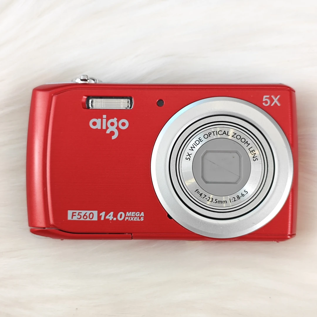 9新 aigo/爱国者 f560 红色 电池卡扣瑕疵 出片清晰冷白 配件齐全