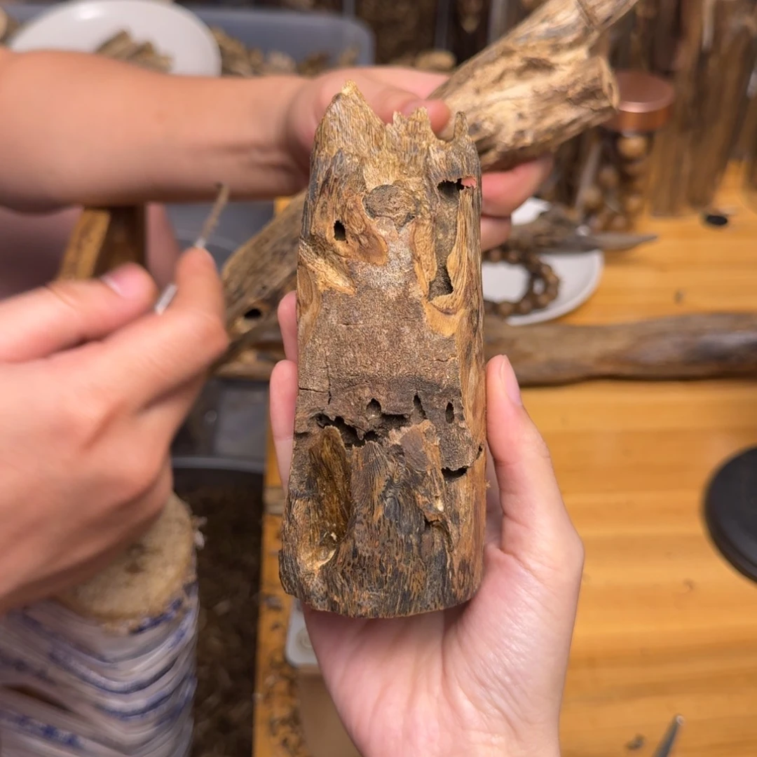 沉香碎屑沉香蓝宝石块料89克