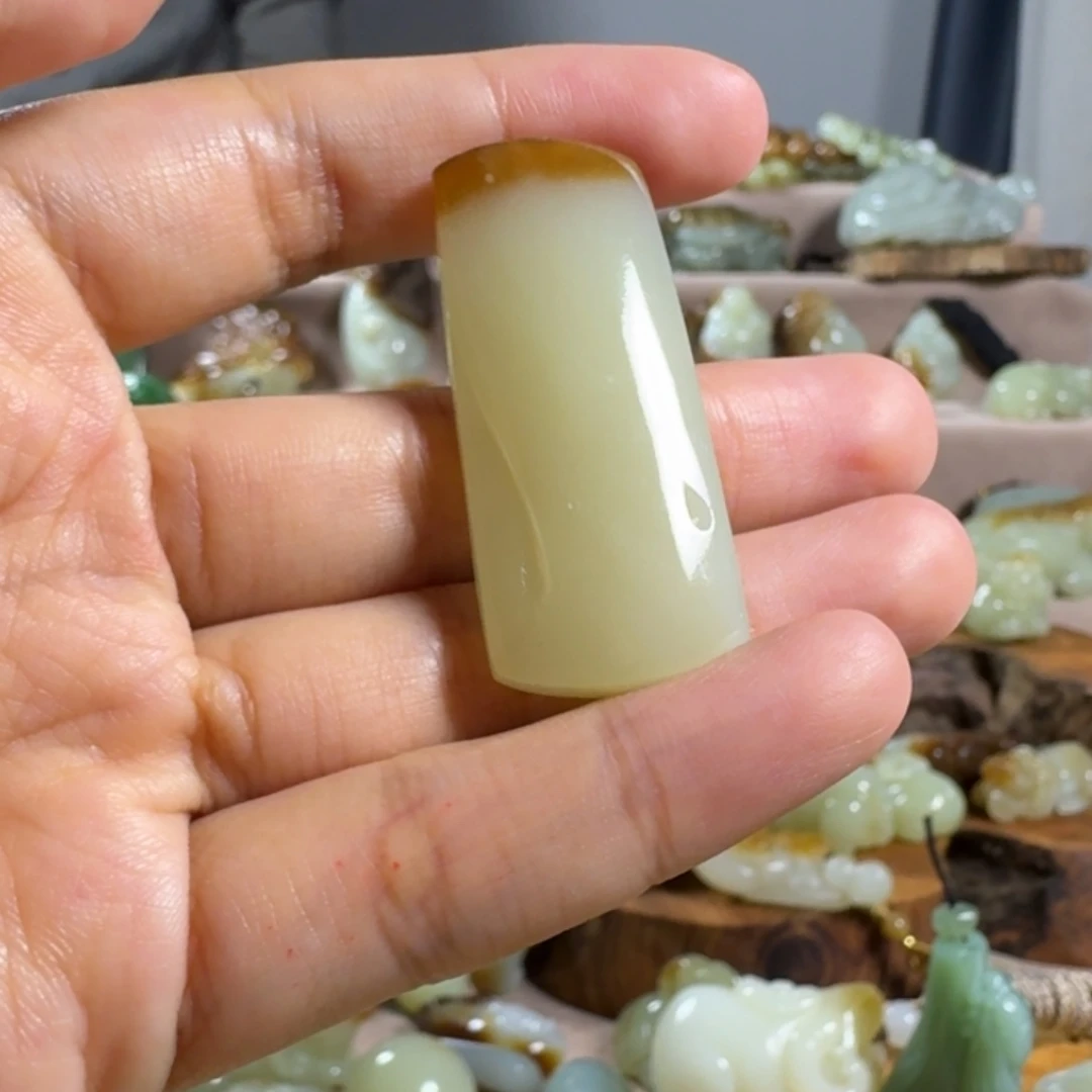 颈饰未镶嵌和田玉（糖玉）