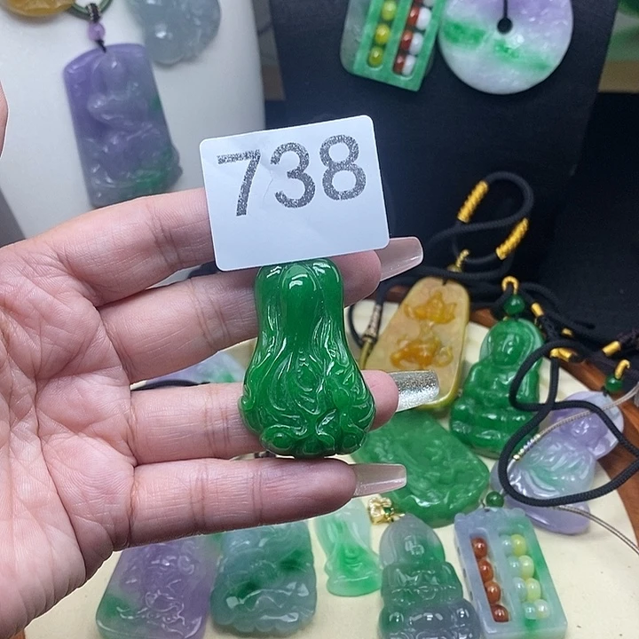 翡翠未镶嵌吊坠(赠链)