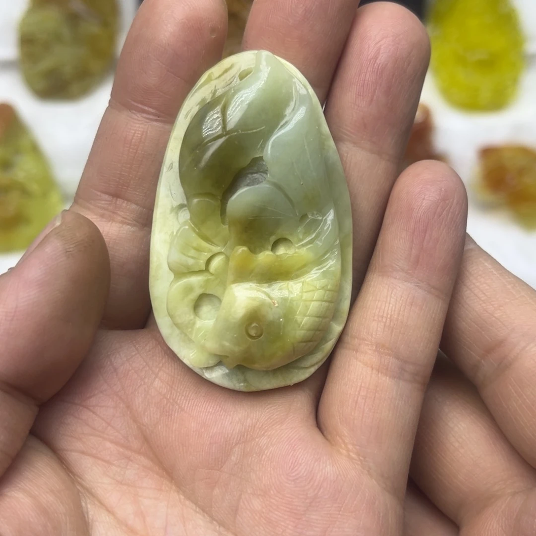 蛇纹石玉颈饰未镶嵌