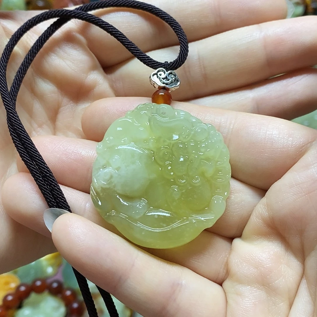 岫玉未镶嵌吊坠(赠链)