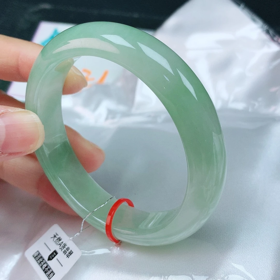 翡翠手镯未镶嵌54圈