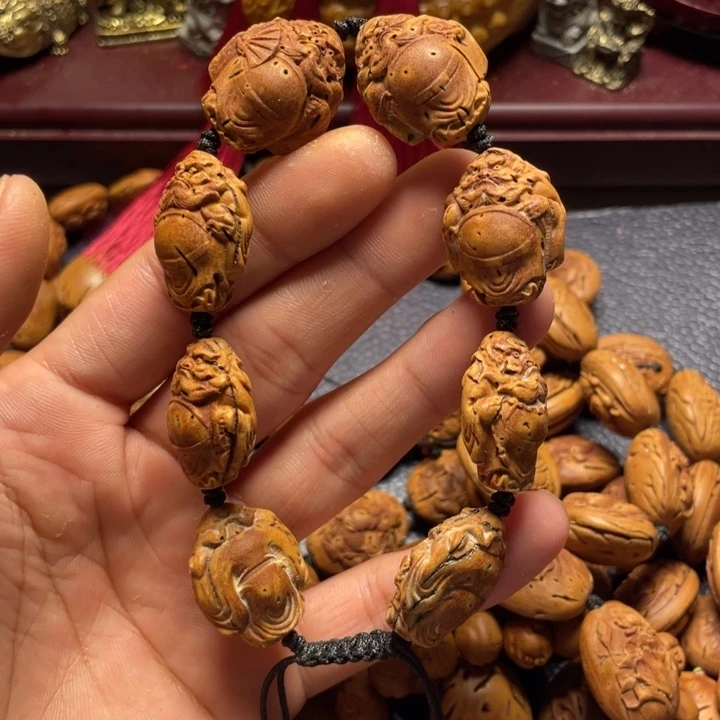 大桃核雕刻瑕疵钟馗