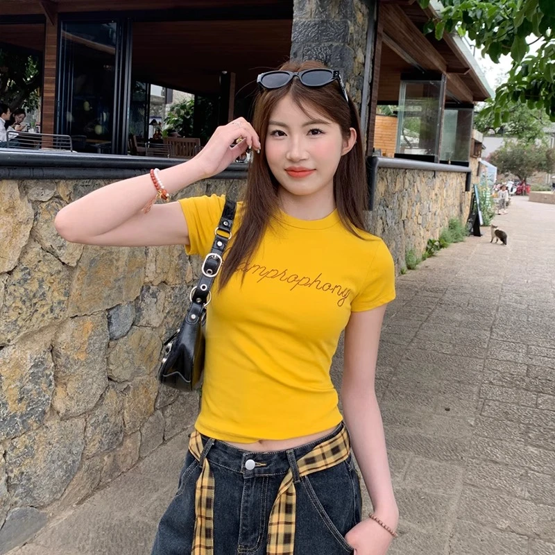 黄色正肩圆领印花短袖T恤女2025夏新款设计感修身显瘦短款上衣