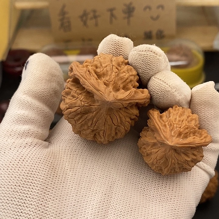 大***️吊坠文玩核桃瑕疵不退不换