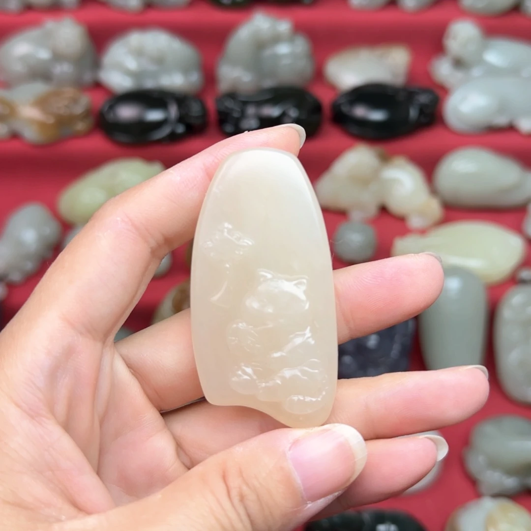 未镶嵌和田玉（糖玉）把件